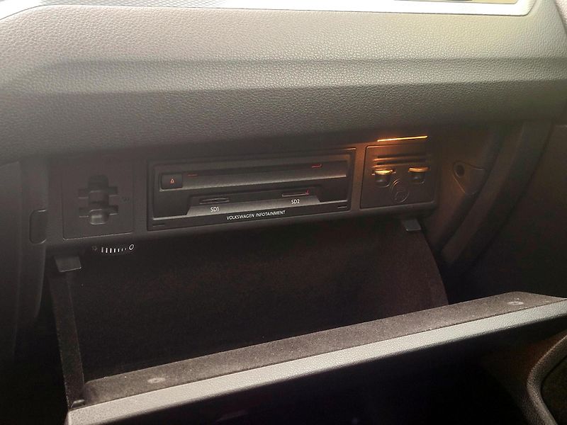 Volkswagen Golf Sportsvan TSi LOUNGE *SERV.KN. WEBASTO - fotka 36 z 69