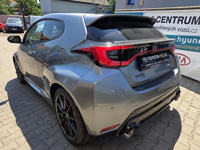 Toyota Yaris 1.6-GR FOUR-1. MAJ.-GARAŽOVANÉ - fotka 7 z 15