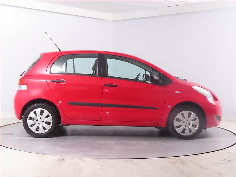 Toyota Yaris (2009) Cool 1.33 Dual VVT-i - fotka 6 z 15