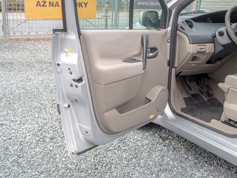 Renault Scénic (2006) 1.6i 16V 82KW – 2x KOLA - fotka 9 z 32
