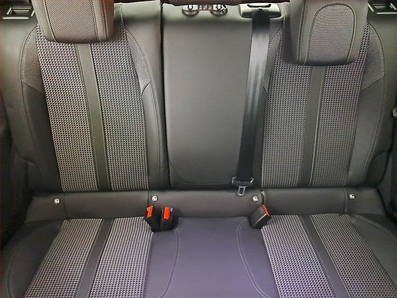 Peugeot 2008 (2022) GT Line 1.5 BlueHDi - fotka 10 z 24