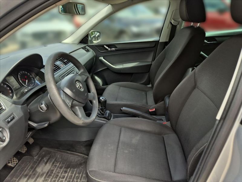Škoda Rapid 1,6 TDi - fotka 7 z 14