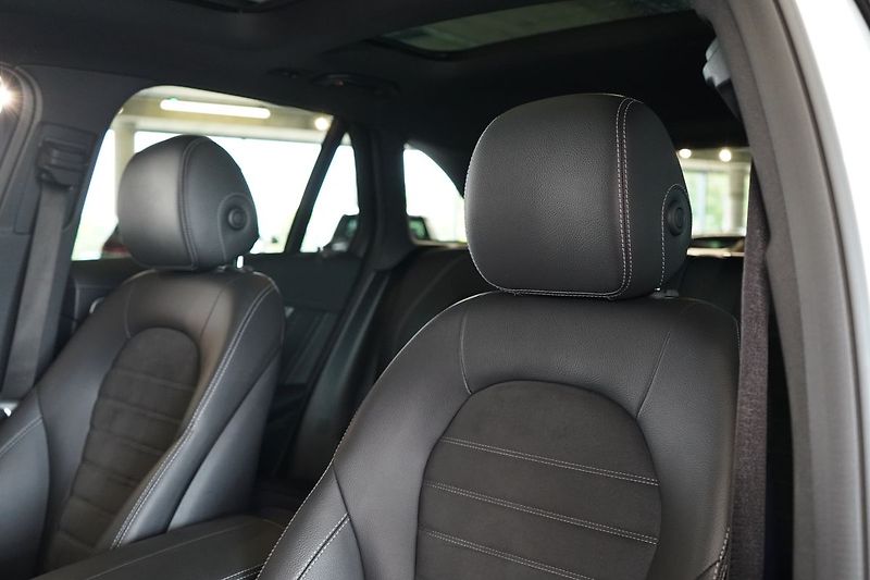 Mercedes-Benz GLC 300d 4M AMG, Nezávislé, Tažné - fotka 20 z 48