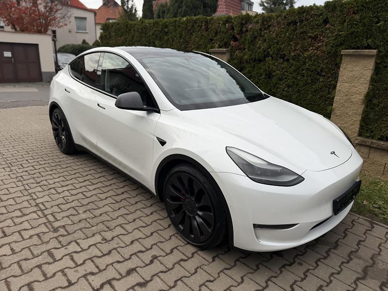Tesla Model Y Performance-540PS-AWD-Berlín- - fotka 6 z 23