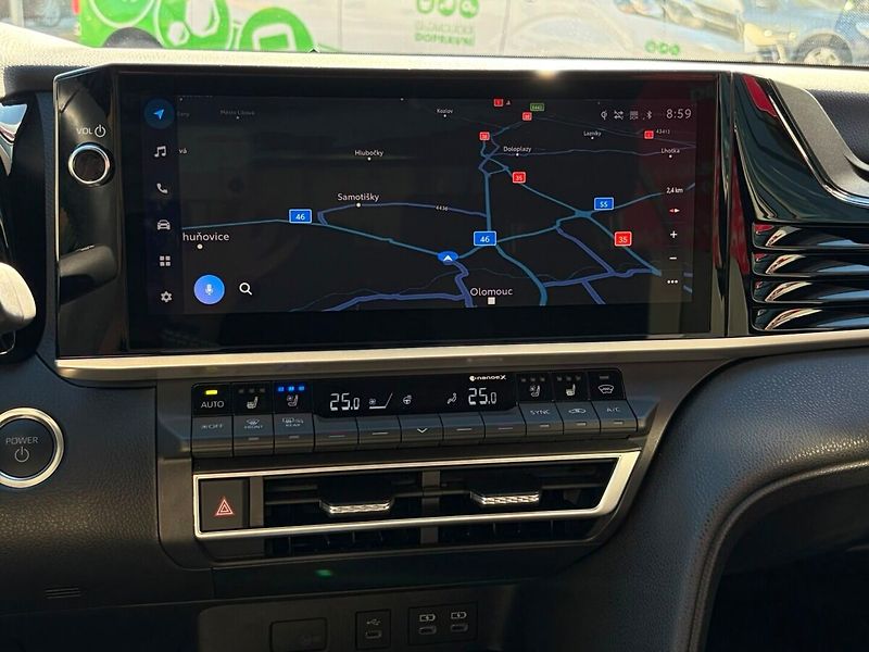 Toyota Camry 2.5 hybrid Executive - fotka 11 z 23