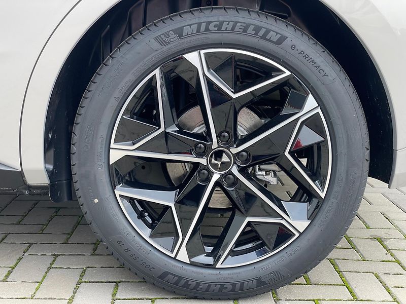 DS Automobiles DS N°4 (2026) ETOILE HYBRID 145 - fotka 29 z 31