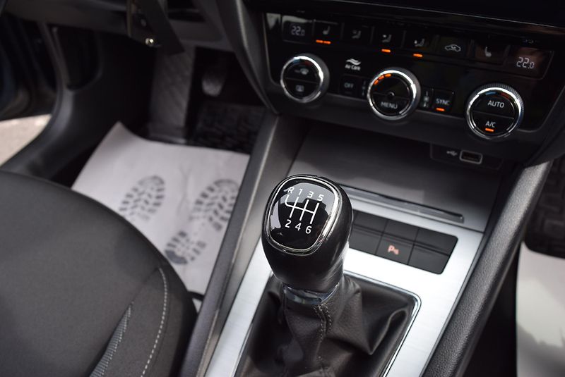 Škoda Octavia (2018) 1.5TSI 110kw AMBITION NAVI OPS - fotka 38 z 46