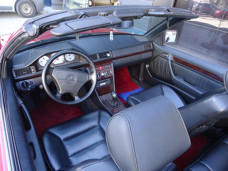 Mercedes-Benz 124 (1995) E200 kabriolet  - fotka 24 z 49