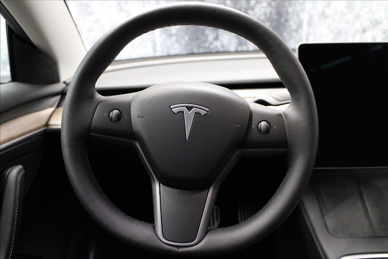Tesla Model 3 0,0 Standard plus - fotka 18 z 27