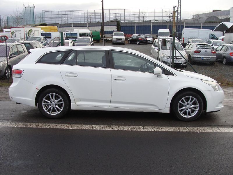 Toyota Avensis 2.0 D-4D, 93 kW,klima,p.kamera - fotka 6 z 30