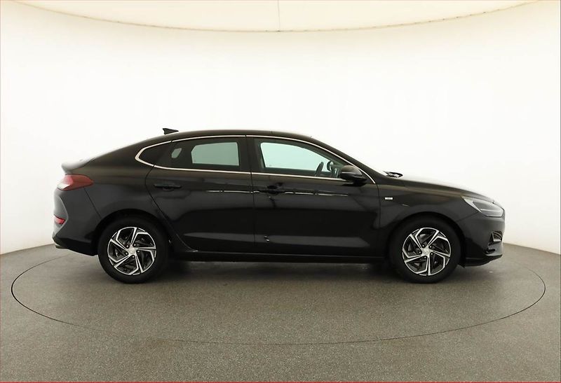 Hyundai i30 (2022) 1.5 T-GDI MHEV, ČR,1.maj - fotka 6 z 20