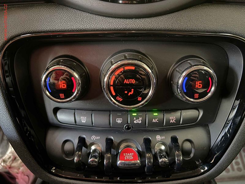 Mini Clubman (2017) 1.5i, Klima - fotka 13 z 14