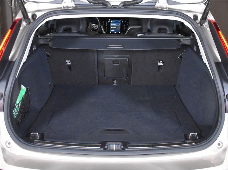 Volvo V60 2,0 T6 AWD Core - fotka 11 z 26