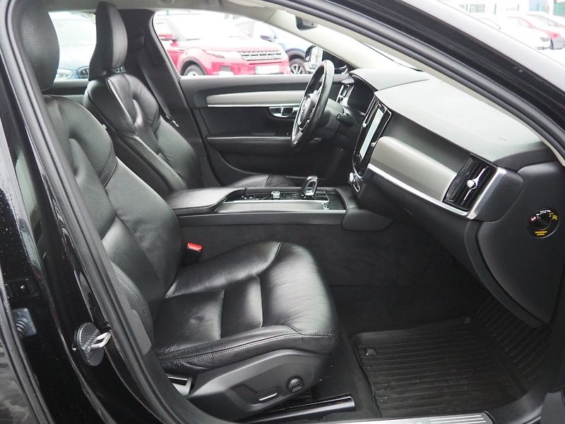 Volvo V90 (2022) B4, Momentum Pro - fotka 21 z 50