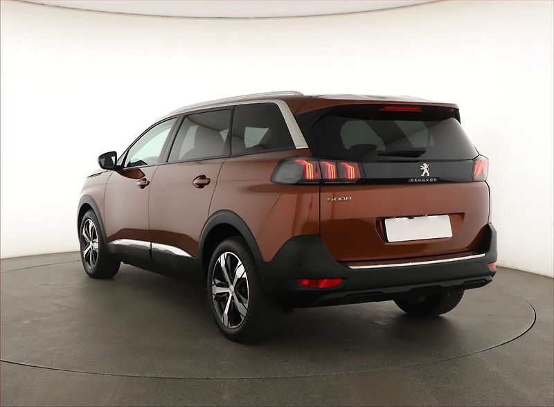 Peugeot 5008 (2022) Allure 1.5 BlueHDi - fotka 4 z 19