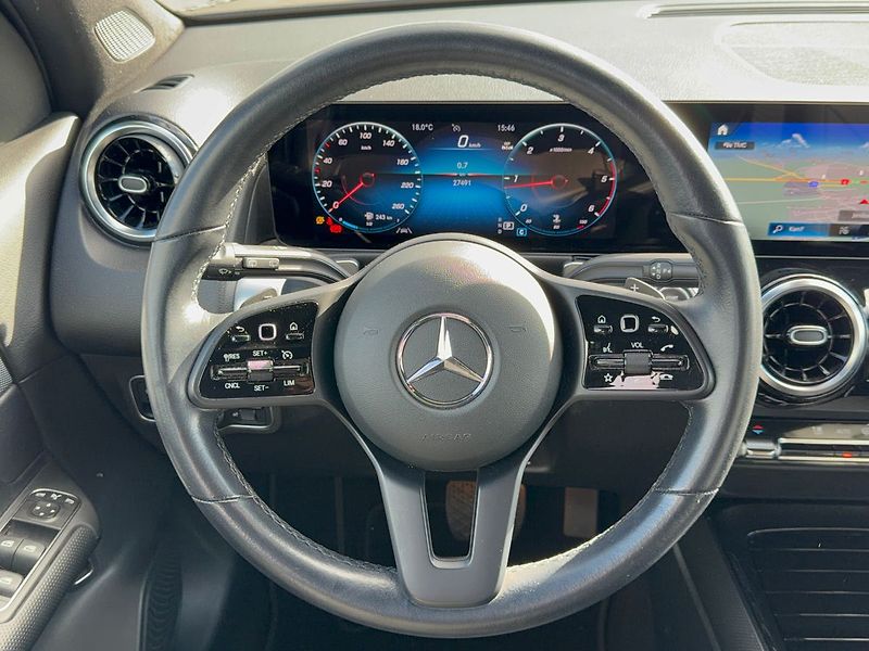 Mercedes-Benz GLB 200 d 4MATIC - fotka 17 z 35