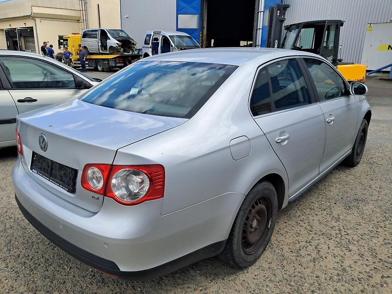 Volkswagen Jetta (2007) NÁHRADNÍ DÍLY 1.9TDI 77Kw  - fotka 5 z 8