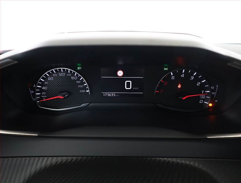 Peugeot 2008 (2020) 1.2 PureTech, ČR,1.maj - fotka 9 z 18