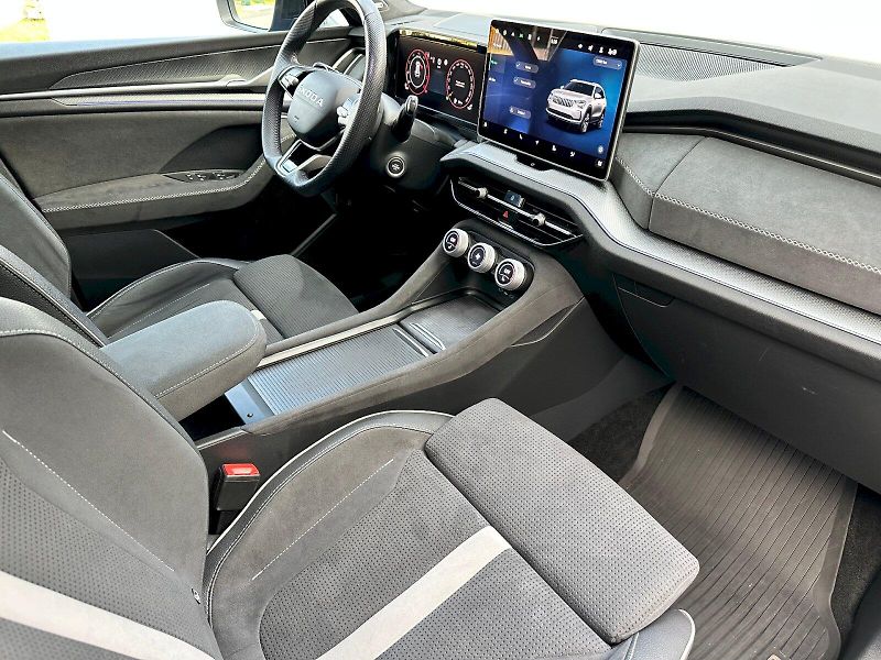 Škoda Kodiaq (2025) 2.0 TDI 142 kW Sportline 4x4 D - fotka 7 z 30