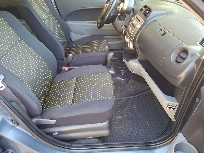 Daihatsu Sirion (2006) 1.3i 67kW AUT 4WD - fotka 25 z 39