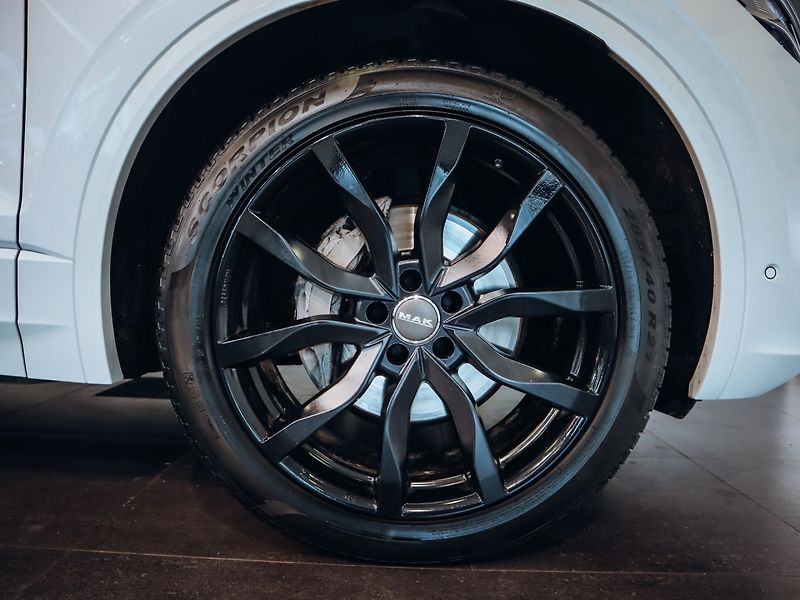 Volkswagen Touareg 3.0TDI V6 R-line 210 kW - fotka 29 z 31