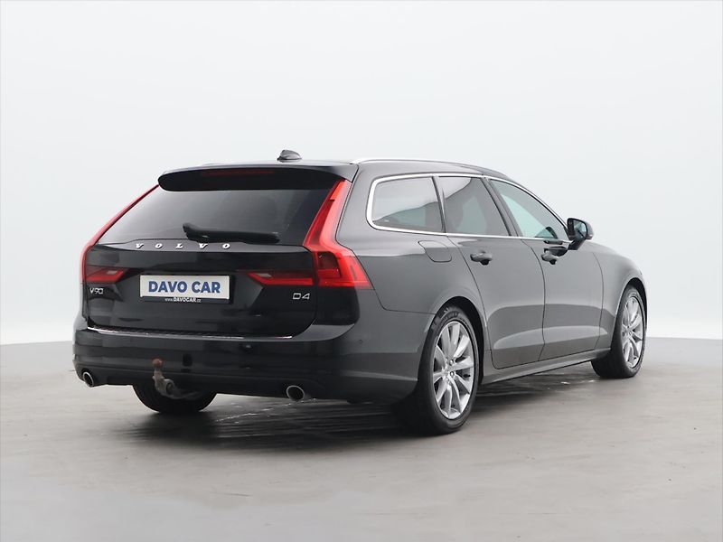Volvo V90 2,0 D4 140kW Drive-E Momentum - fotka 7 z 29