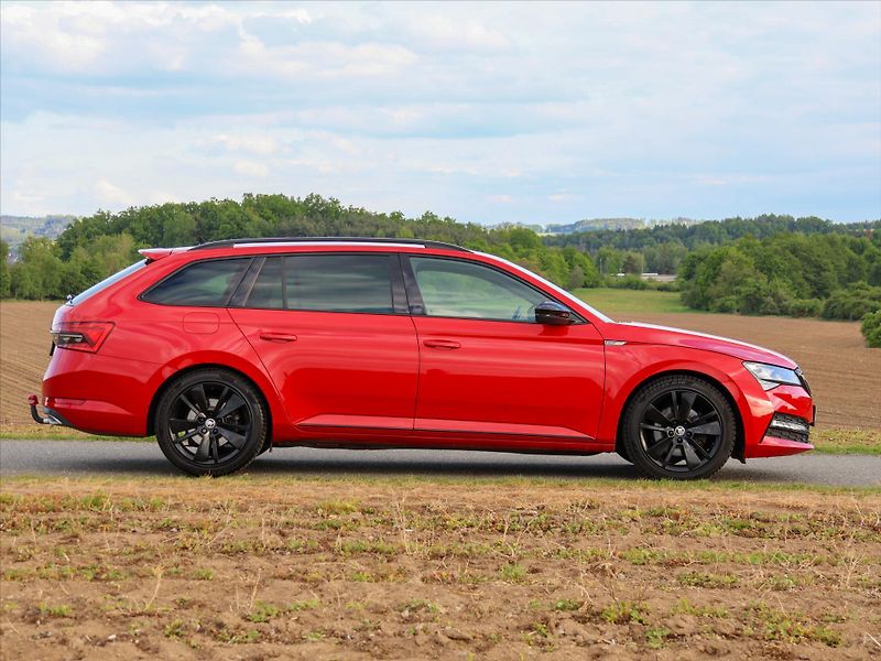 Škoda Superb 2,0 TDI DSG Sportline LED DPH - fotka 8 z 39