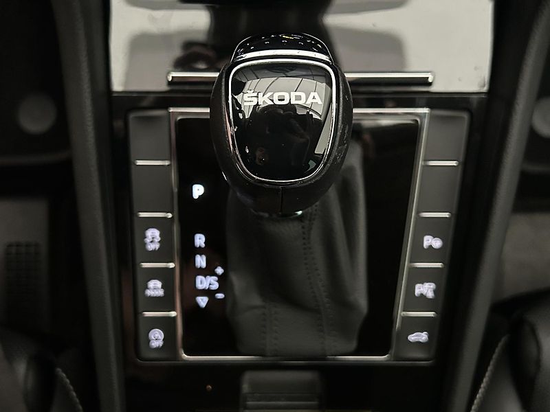 Škoda Superb 2.0 TDI L & K - fotka 13 z 29