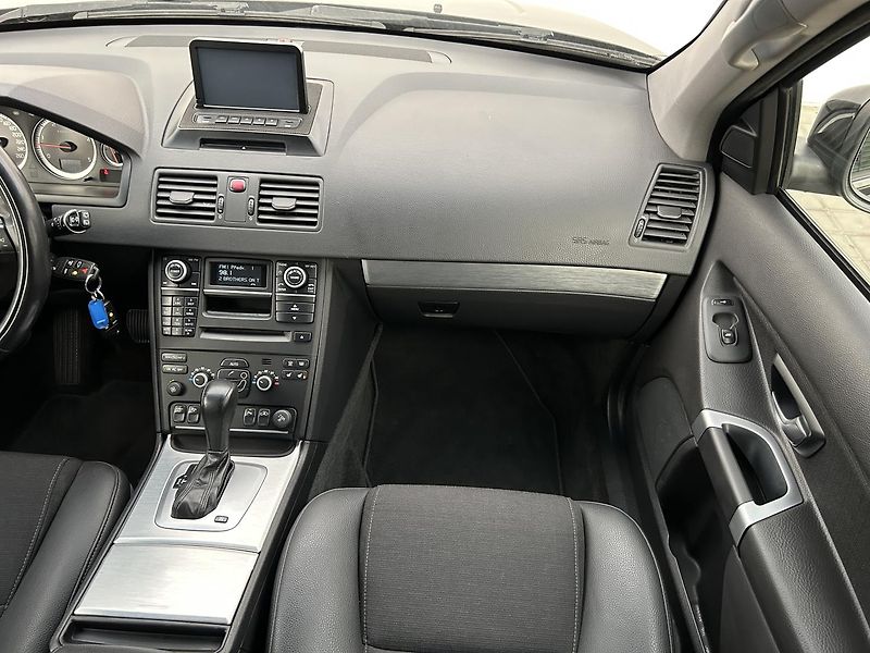 Volvo XC90 2.4 D5 4x4 Summmum - fotka 18 z 25