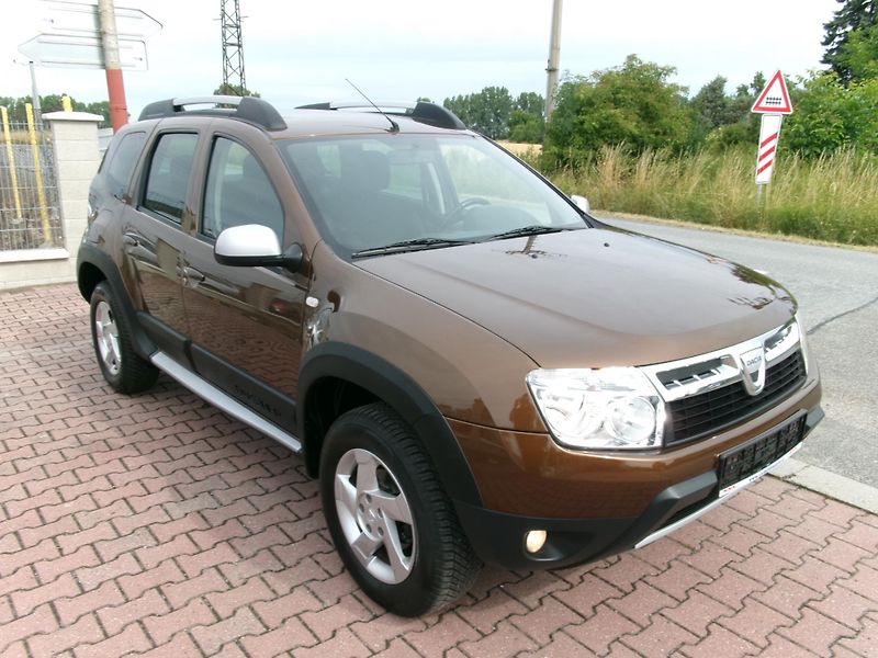 Dacia Duster (2010) 1,6 16V 4x4 KLIMA TAŽNÉ ALU - fotka 3 z 30