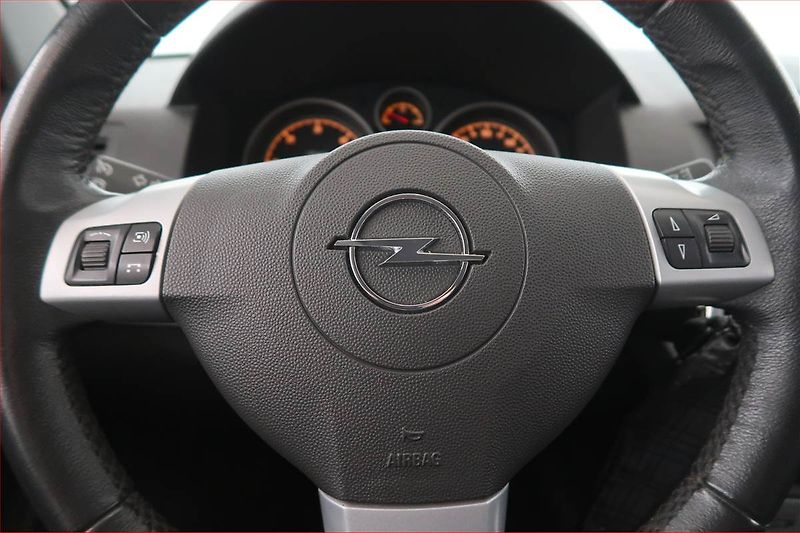 Opel Astra (2009) 1.7 CDTI, po STK, Tažné - fotka 15 z 16