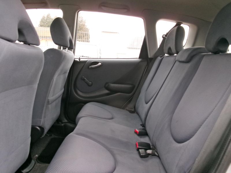 Honda Jazz (2005) 1,3i - ZADÁNO - fotka 16 z 27