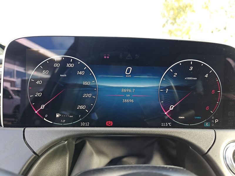 Mercedes-Benz Třídy E E 220 d AMG 4MATIC - fotka 10 z 22