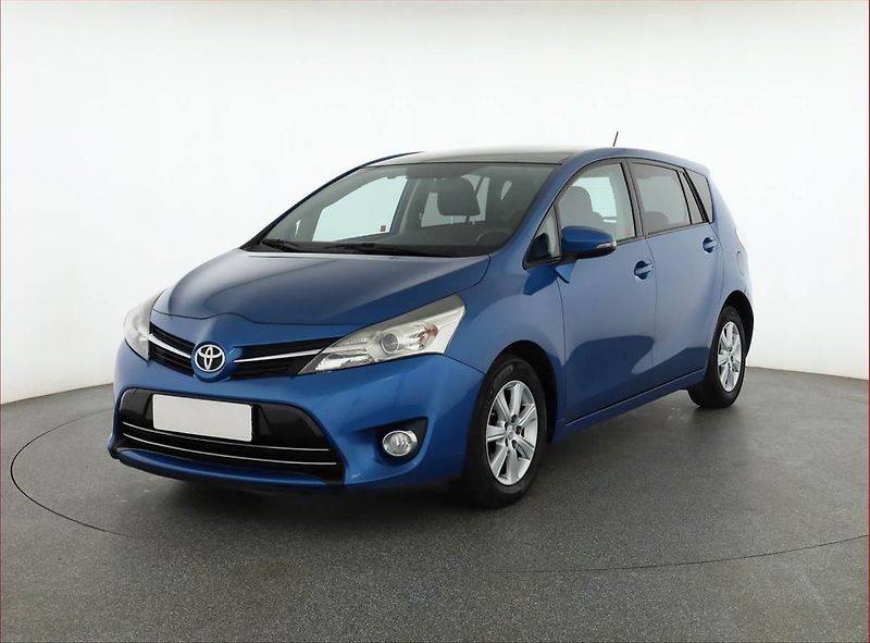 Toyota Verso (2015) 1.6 D-4D, Serv.kniha, Xenony - fotka 2 z 18