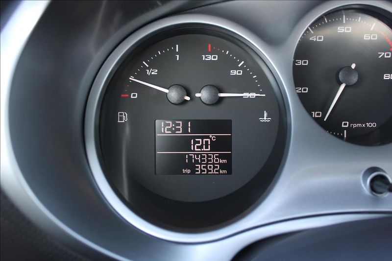 Seat Leon 1,2 TSi  KLIMA, ROZVODY - fotka 17 z 30