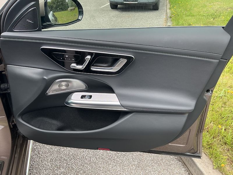 Mercedes-Benz Třídy E 450 d AMG 4MATIC - fotka 16 z 27
