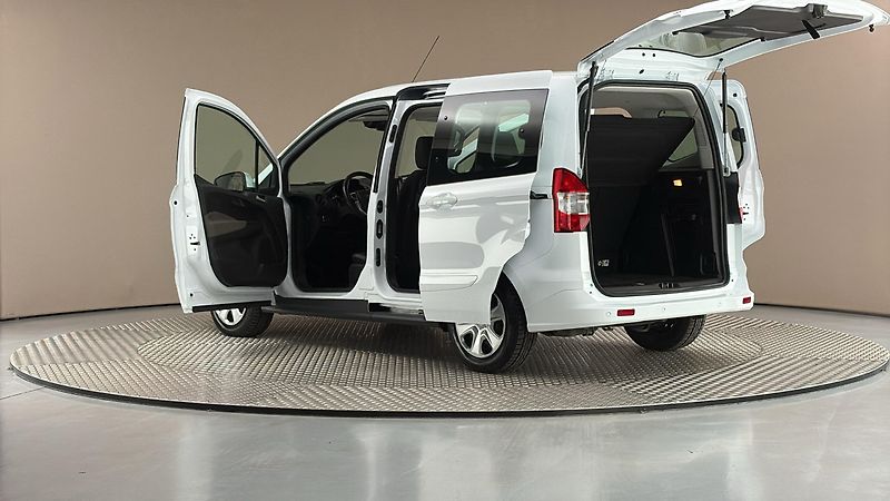 Ford Tourneo Courier 1.5 TDCI Trend - fotka 7 z 21