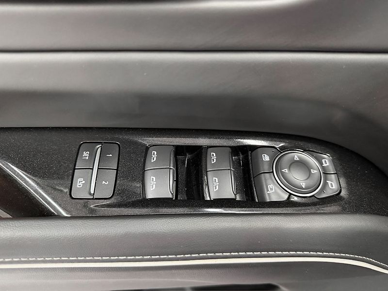 Cadillac Escalade 6.2 V8 AWD ESV SPORT PLATINUM, - fotka 34 z 40