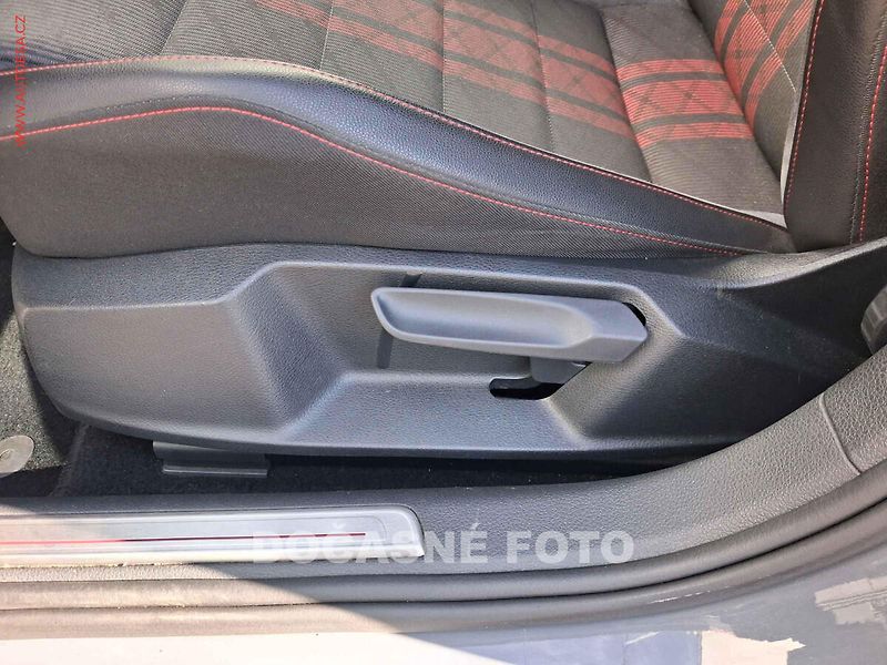 Volkswagen Golf (2019) 2.0 TSi, GTi, DSG, LED - fotka 14 z 20