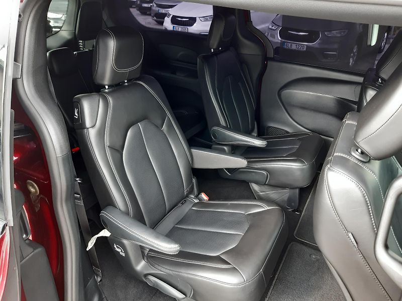 Chrysler Pacifica (2019) 3,6L SPORT, REZERVACE - fotka 12 z 48