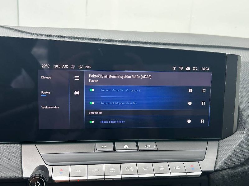 Opel Astra Elegance AT8 1,2 TURBO - fotka 18 z 25