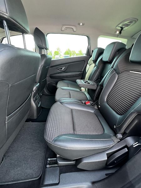 Renault Grand Scénic 1.3TCe 103kW Intense 7-Míst TZ - fotka 23 z 29