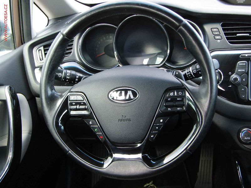 Kia Ceed (2012) 1.6 GDi, Spirit, AT, xenon - fotka 13 z 18