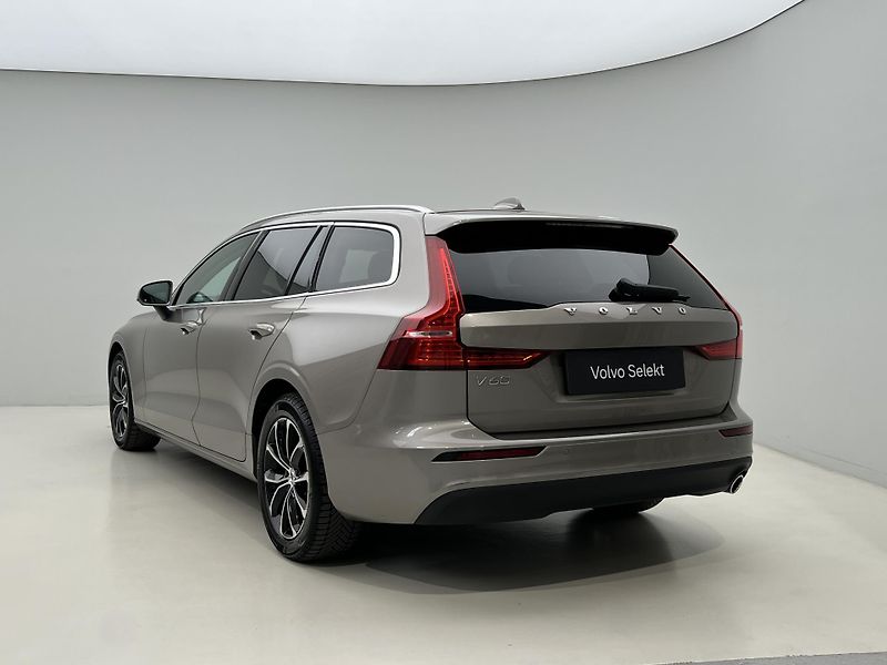 Volvo V60 D3 MOMENTUM PRO AUT - fotka 11 z 41