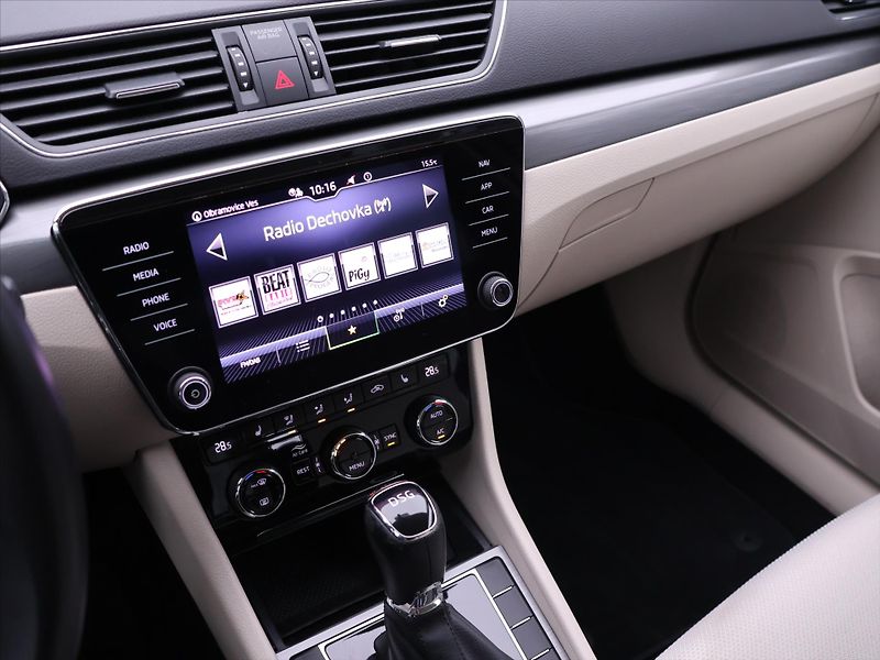 Škoda Superb 2,0 TDI DSG CZ Style 1.Maj DPH - fotka 20 z 30