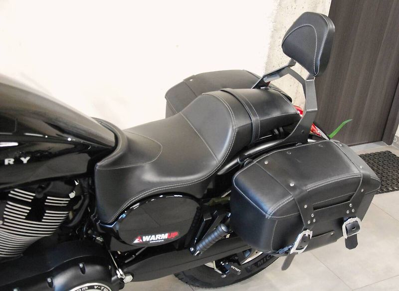 Victory Touring Cruiser (2014) Judge - krásný stav, 1. majite - fotka 18 z 20