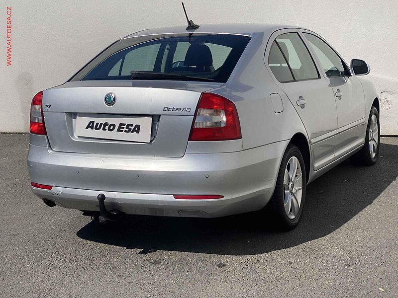 Škoda Octavia (2012) 2.0 TDi, ČR, autoAC - fotka 4 z 18