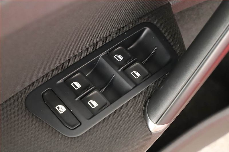 Volkswagen Golf (2014) 1.2 TSI, Navi, Tempomat - fotka 8 z 18