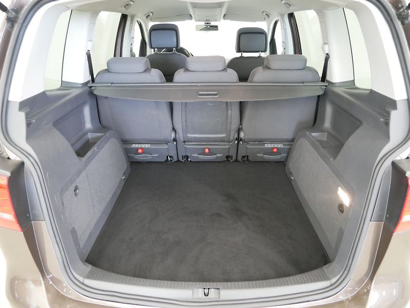 Volkswagen Touran - fotka 25 z 25