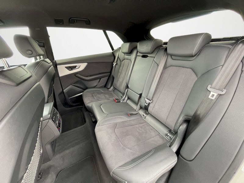 Audi Q8 (2023) 50 TDI 210 kW Quattro S-Line T - fotka 24 z 35